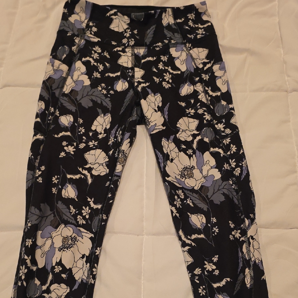 Jessica Simpson Activewear Black and White